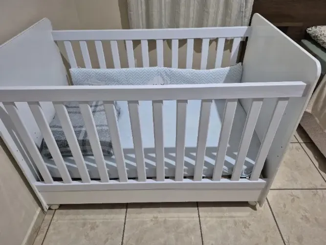 Berço infantil branco