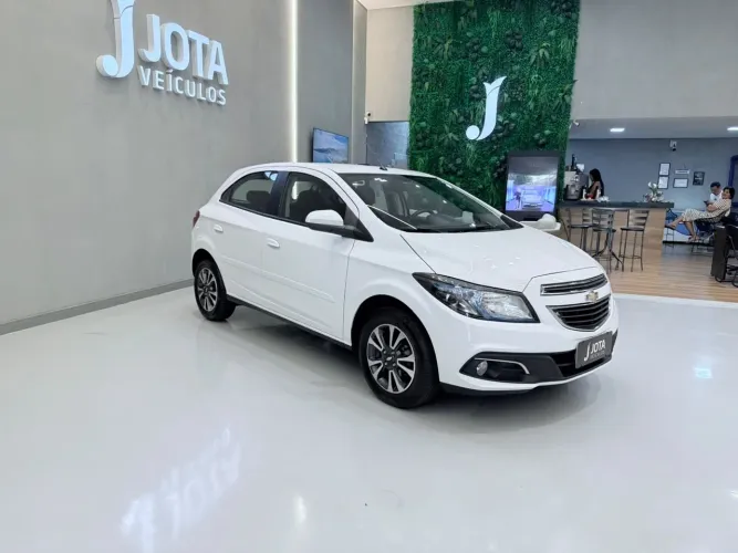 Chevrolet Onix Hatch LTZ 1.4 8V Flex Power Aut. 4P 2016
