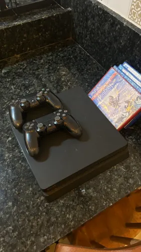 Playstation 4 slim