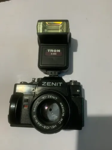 câmera fotográfica analógica SLR Zenit-122. 