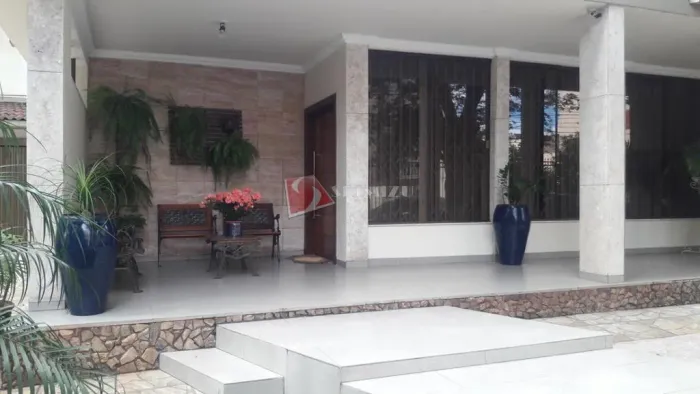 Casa para alugar em Maringá, Zona 07, com 5 quartos, com 400 m²