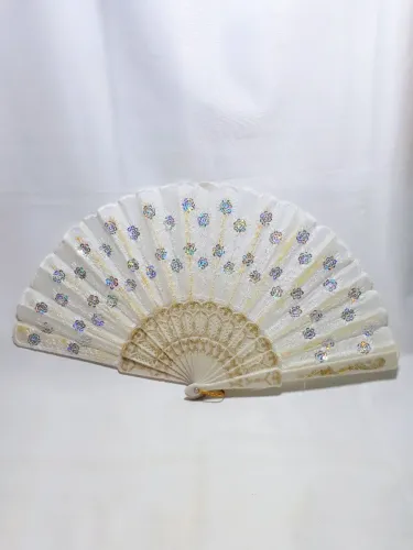 Antigo léque de tecido branco