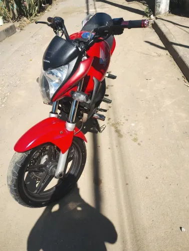 Vendo CB 300 2010/2011 documento certinho no meu nome aceito troca por outra moto de baixa