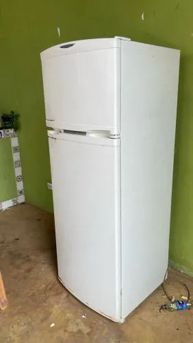Geladeira semi nova