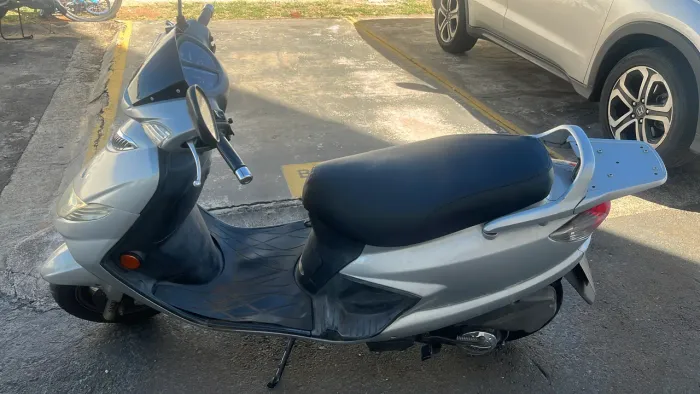Vende-se Suzuki Burgman 125 usada