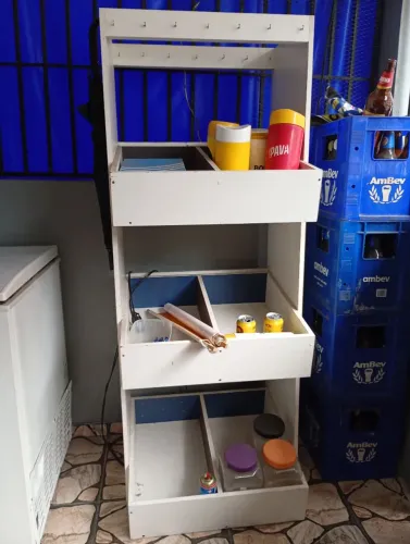 Prateleira multiuso 