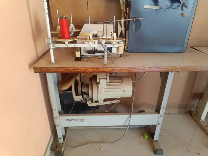Máquina de costura industrial interlock (só retirada)