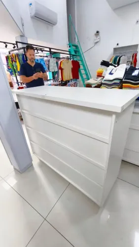 Caixa para loja Em MDF Ótimo estado