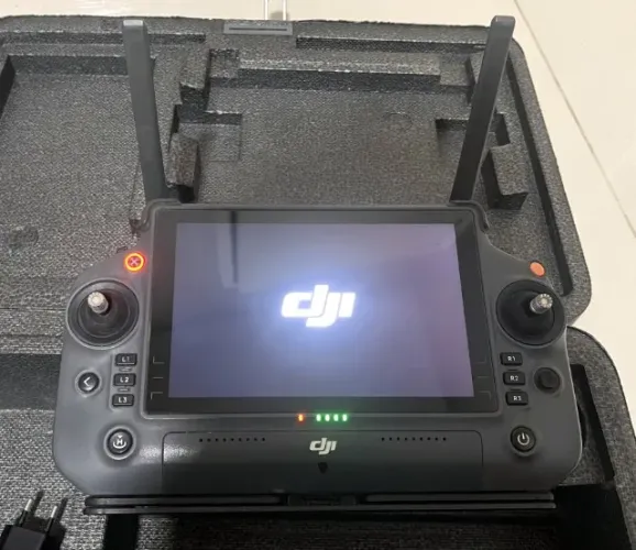 Controle DJI RC Plus Agras T50 / T25 Original - Uma safra de uso - Com case e bateria