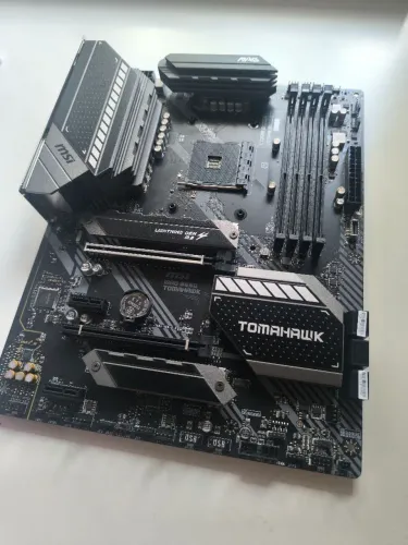 Placa mãe MSI B550 tomahowk