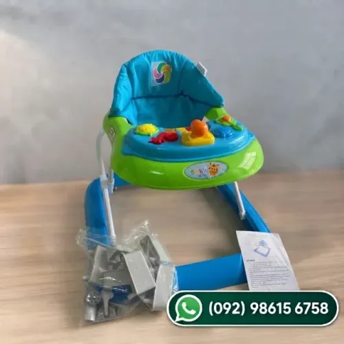 ANDAJA MUSICAL COM BRINQUEDOS AZUL CLARO