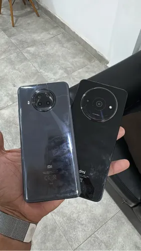 Vende se 2 celular quebrados com problemas pra quem queira peças ou arrumar