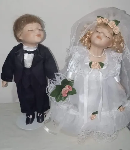 Bonecos Casal de Noivos Porcelana