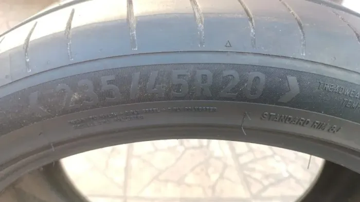 Pneu aro 20