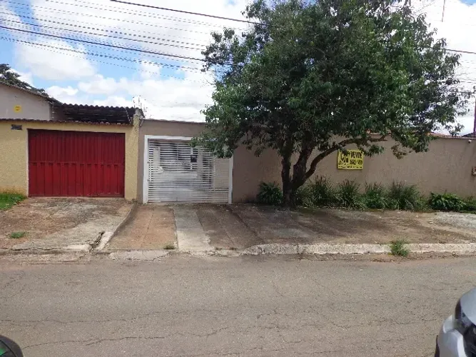 Casa muito aconchegante, ótimos acabamentos e varanda gourmet com churrasqueira e forno à