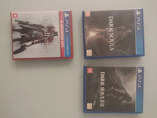 Dark souls 1, 2 e Bloodborne PS4