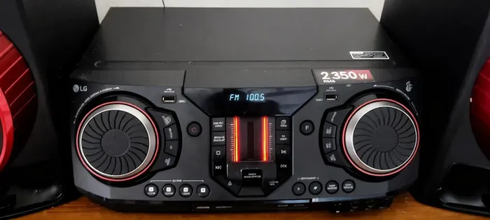 Vendo som LG CL87, AM, FM, CD, BLUETOOTH, 2350W RMS IDEAL PARA FESTAS COM FUNÇÃO DJ