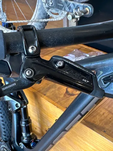 Freio Sram Level ULT R$1.299,00