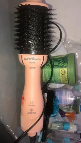 Escova alisadora.