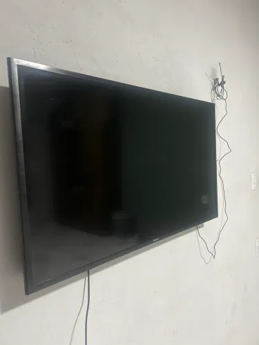 Televisão 43 polegadas Samsung ( queimada ), áudio funcionando perfeitamente 