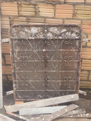Janela de ferro com vidro