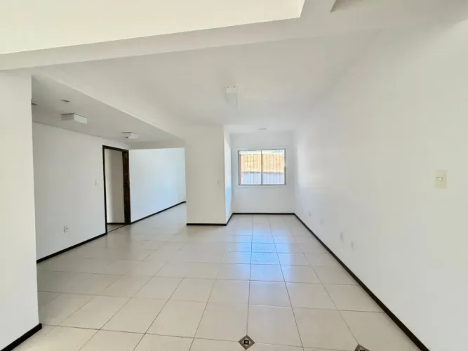 Imóvel para aluguel possui 87 metros quadrados com 3 quartos em Trindade - Florianópolis -