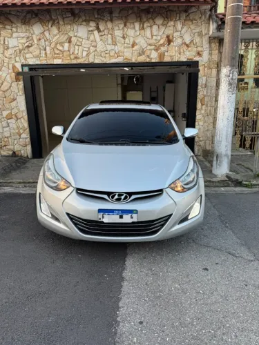 Hyundai Elantra GLS 2.0 16V Flex Aut. 2015