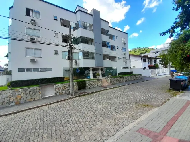 Apartamento mobiliado disponível para locação no bairro Ponta Aguda, em Blumenau/SC.