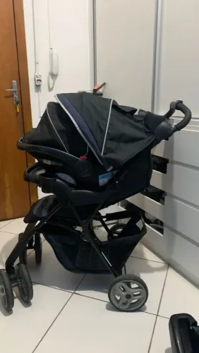 Kit de Carrinho e bebê conforto Graco