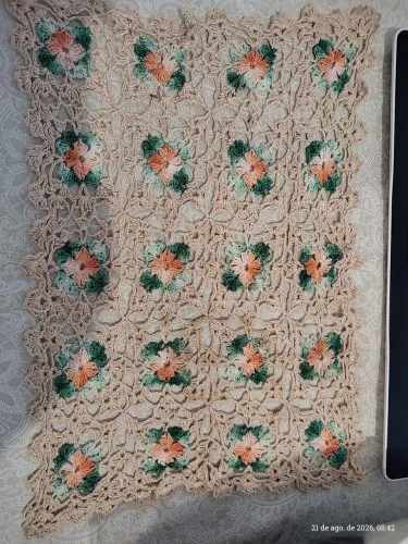 Toalha retangular de linha em crochê