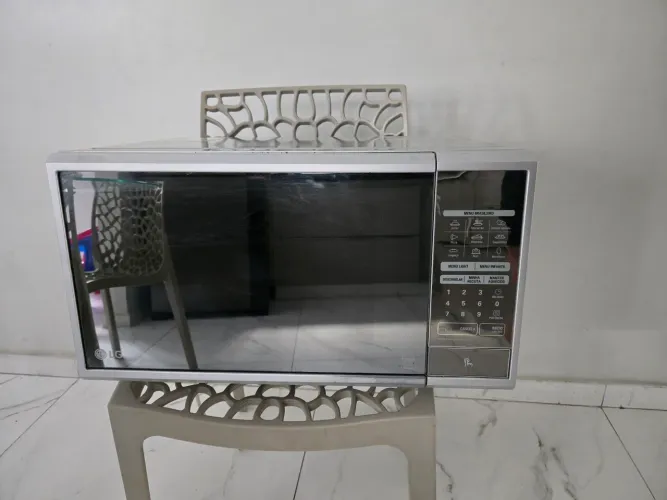 Micro-ondas LG 30L Espelhado - Para Conserto ou Retirada de Peças (Conservado)
