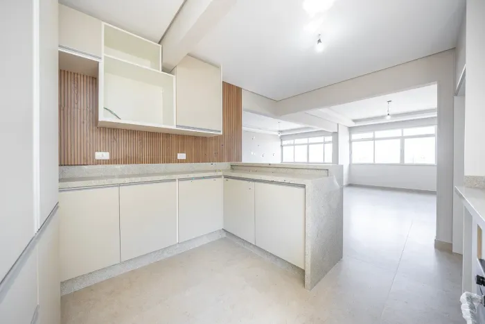 Apartamento de 140m² com espaço, conforto e praticidade, no bairro Água Verde.