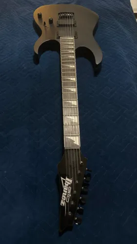 Guitarra Ibanez, Amplificador Marshall e Pedaleira Zoom