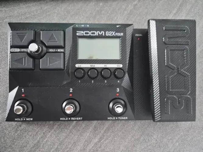 Pedaleira Zoom G2X Four