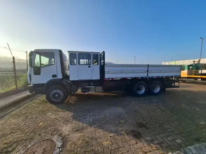 ? Caminhão Iveco Tector 170E21 4x2 2023 + Carroceria Carga Seca