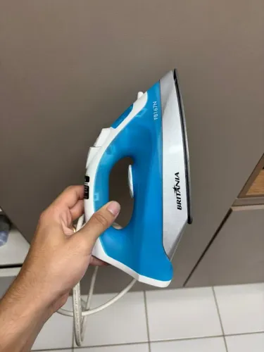 Ferro de Passar a Vapor Britânia FB167N Base Antiaderente Azul/Branco - 110v