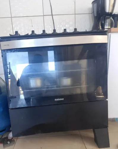 Fogão Elétrico Itatiaia 5 bocas, pegando tudo