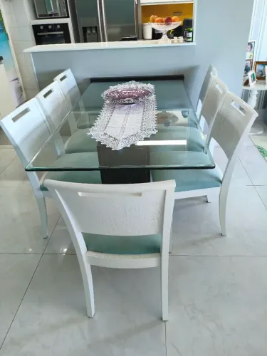Mesa de jantar com cadeiras 