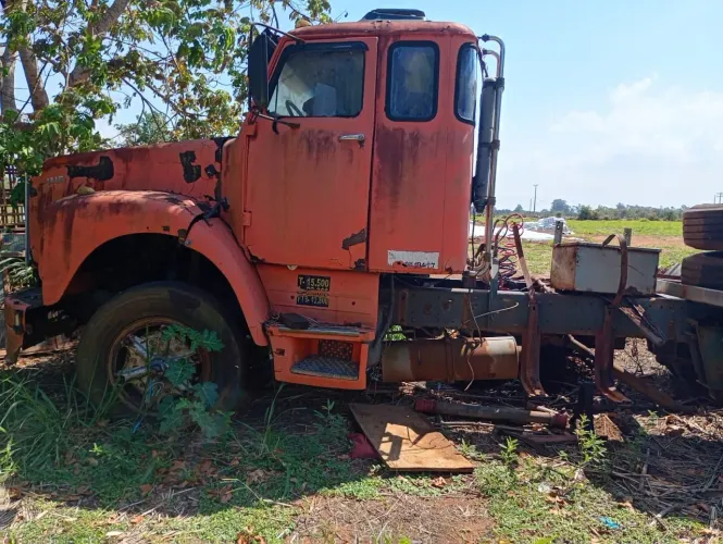 Vendo Caminhão pra retirar peças.