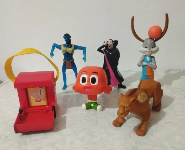 Lote Brinquedos Bonecos Miniaturas MC Donald's Era do Gelo, Avatar, Transilvânia, Looney