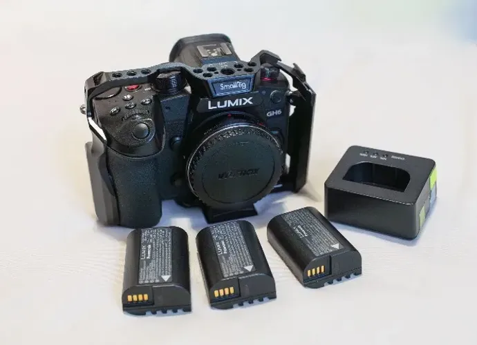 Lumix GH6 Com adaptador SpeedBooster e Cage Small Rig