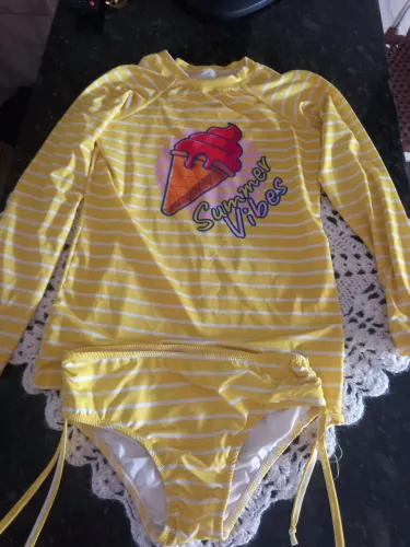 Conjunto menina blusa e biquíni 12 anos