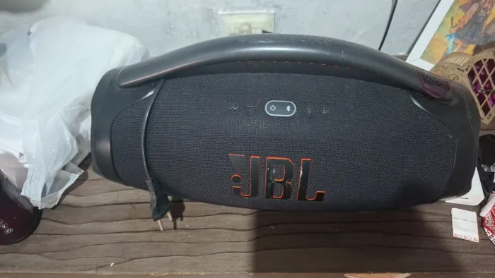 Caixa de som bombox 3 com um ano de uso