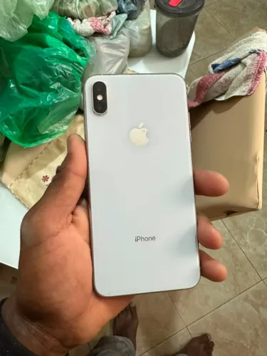 iPhone xs max novooooo 64 gb