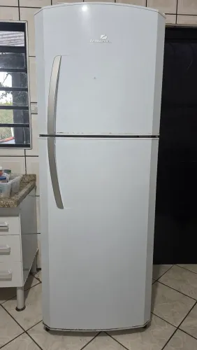 Geladeira Continental 490 litros usada nao é frostfree. Está em ótimo estado.