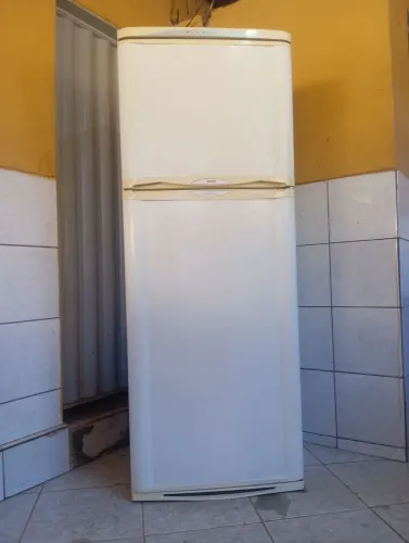 Geladeira boche 435 litros muito bem conservada funcionando tudo ok