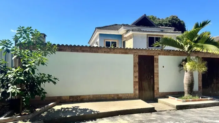 Pedra de Guaratiba, RJ  Casa com 3 quartos (2 suítes), piscina , lago e área gourmet