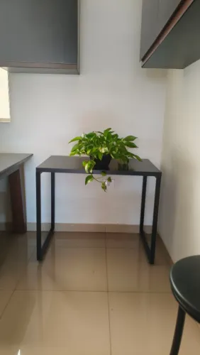 Mesa Industrial 90x60 - MDF e estrutura metálica