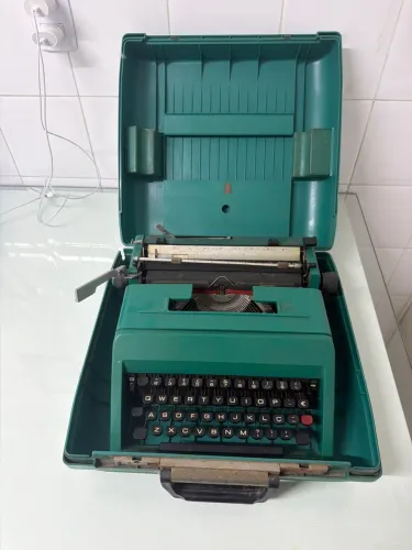 Máquina escrever para colecionador
