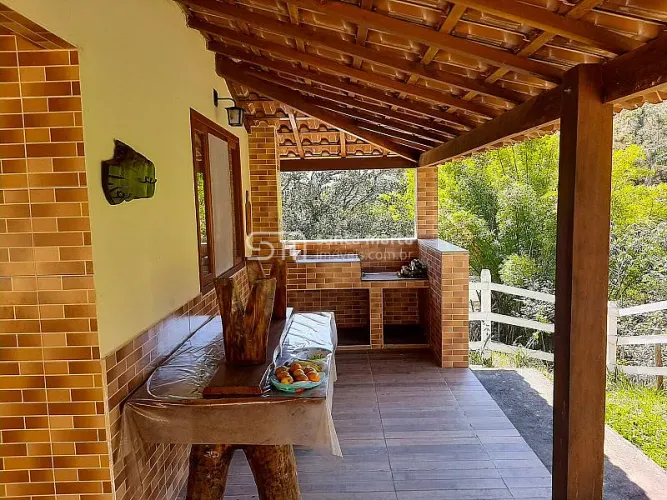 SÍTIO C/ VISTA PARA LINDA CACHOEIRA - BANANAL - SP
